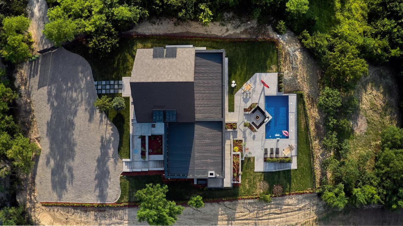 Riverside Pool Villa-Sremski Karlovci Exteriör bild